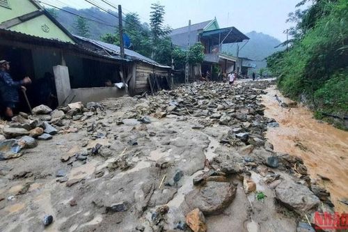 Mưa lớn cục bộ, đề phòng lũ quét, sạt lở tại vùng núi phía bắc