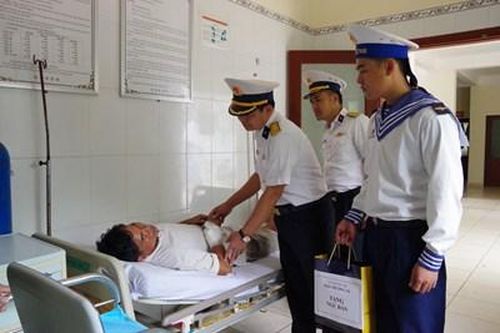 Cấp cứu thành công ngư dân bị tai nạn lao động trên biển