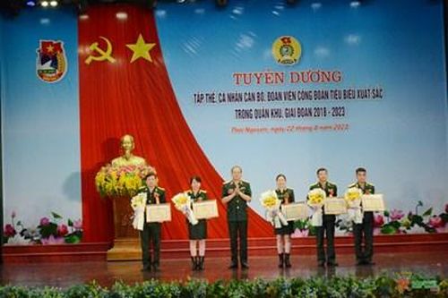 Tuyên dương 27 tập thể, cá nhân đoàn viên công đoàn tiêu biểu, xuất sắc Quân khu 1