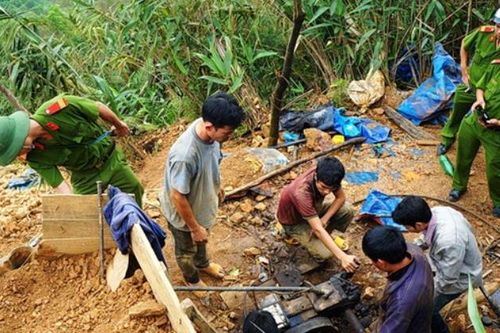 Hòa Bình và loạt địa phương bị vàng tặc đào bới, khai thác trái phép