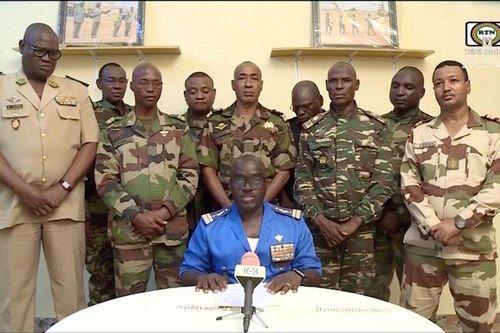Quân đội Niger tuyển người trước nguy cơ bị can thiệp quân sự