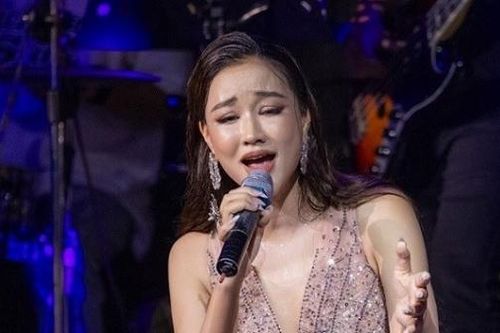 'Ở ẩn' nhiều năm sau biến cố sức khỏe, ca sĩ Maya trở lại sân khấu