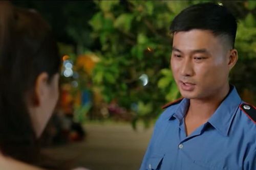 Làng trong phố tập 17: Hoài ghen 'nổ đom đóm mắt' vì chồng thân thiết với Nhung 'trà xanh'