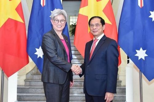 Bộ trưởng Ngoại giao Việt Nam-Australia trao đổi triển khai quan hệ Đối tác chiến lược