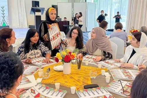 Trải nghiệm thực hành nghệ thuật trang trí truyền thống của người Saudi Arabia