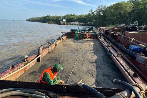 Liên tiếp bắt giữ phương tiện vận chuyển, khai thác cát trái phép