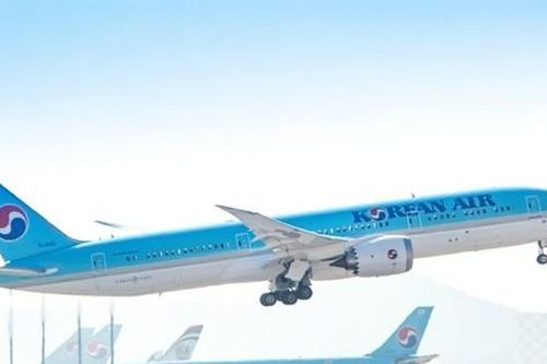 Korean Air kiểm tra cân nặng của khách trước khi bay
