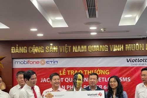 Mua Vietlott cho vui, người đàn ông bất ngờ trúng hơn 250 tỷ đồng