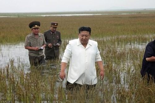 Ông Kim Jong-un thị sát vùng lũ lụt, chỉ trích các quan chức cấp cao 'vô trách nhiệm'