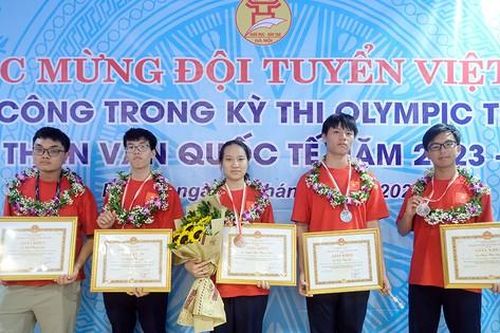 Học sinh Hà Nội giành 4 huy chương Olympic Thiên văn và Vật lý Thiên văn quốc tế