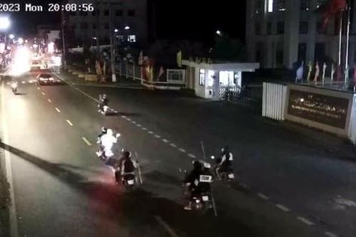 Nhóm thanh niên mang hung khí đi giải quyết mâu thuẫn trong đêm