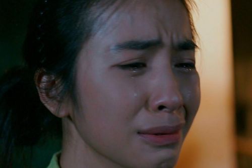 'Làng trong phố' tập 17: Nhung chủ động tặng quà Hiếu khiến Hoài ghen