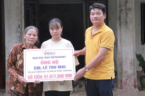 Trao hơn 51 triệu đồng đến nữ sinh mồ côi không có tiền vào Đại học