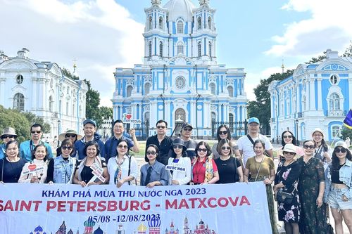 Né cảnh đông đúc dịp 2/9, khách Việt 'móc hầu bao' khám phá mùa thu nước Nga