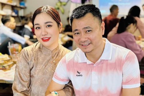 NSND Tự Long đăng ảnh ngọt ngào bên vợ, Văn Mai Hương nóng bỏng với bikini
