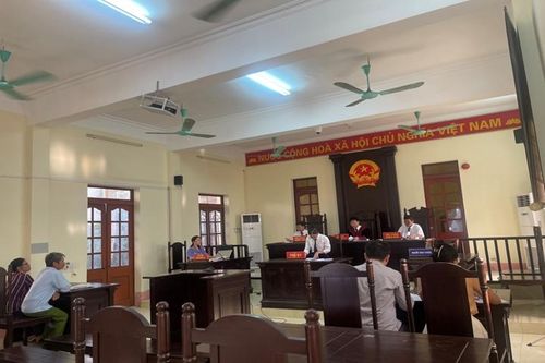 Viện kiểm sát yêu cầu tạm ngừng phiên tòa để thu thập thêm tài liệu, chứng cứ