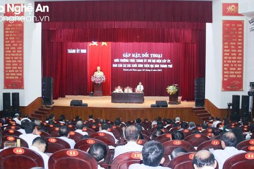 Thường trực Thành ủy Vinh gặp mặt, đối thoại với 324 cán bộ khối, xóm