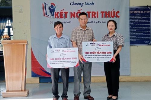TTXVN chung tay kết nối tri thức cho học sinh vùng sâu, vùng xa