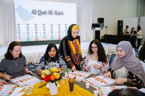 Trải nghiệm nghệ thuật Al-Qatt Al-Asiri độc đáo của Saudi Arabia