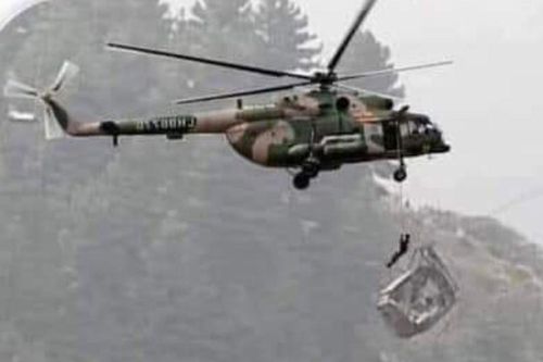 Pakistan giải cứu trẻ em mắc kẹt trong cáp treo lơ lửng giữa vực sâu