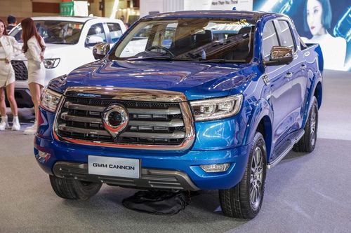 Xe tải động cơ tăng áp, dẫn động 4 bánh, giá gần 650 triệu đồng, 'đe nẹt' Ford Ranger