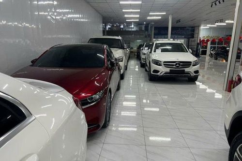 Giá rớt thảm, chủ showroom ôtô cũ 'khóc ròng'