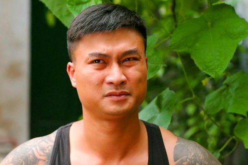 Làng Trong Phố tập 17: 'Tiểu tam' Nhung tặng quà, đề nghị được làm bạn với Hiếu