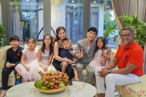 Nam ca sĩ và hành trình chữa bệnh nan y cho con trai út, phòng ngủ như bệnh viện thu nhỏ