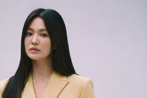 Song Hye Kyo cuốn hút với phong cách quý cô thanh lịch trong bộ ảnh thời trang mới