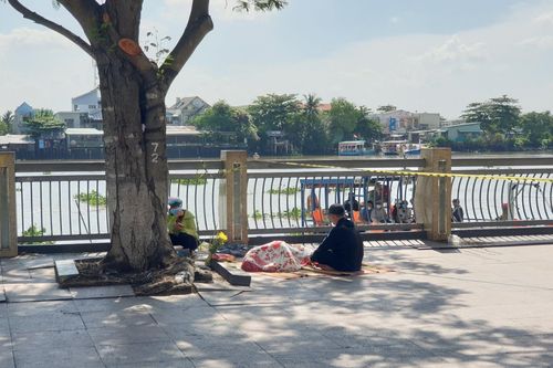 Phát hiện thi thể nam thanh niên dưới sông Sài Gòn