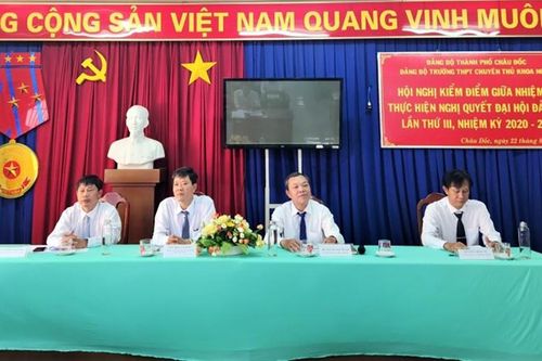 Đảng bộ Trường THPT chuyên Thủ Khoa Nghĩa thực hiện đạt và vượt 21/24 chỉ tiêu