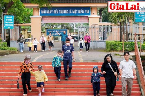 Các trường tiểu học rộn ràng đón học sinh lớp 1