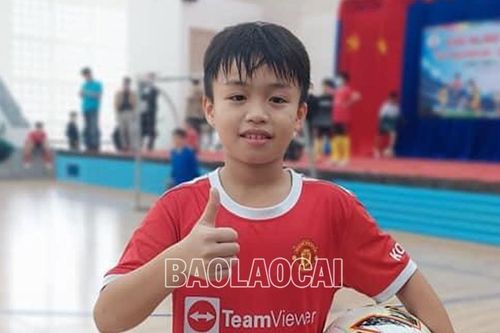 Lào Cai: Nam sinh 11 tuổi trúng tuyển lớp bóng đá trẻ Viettel