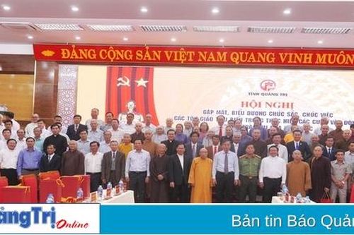 Gặp mặt, biểu dương chức sắc, chức việc các tôn giáo tiêu biểu trong thực hiện các cuộc vận động, phong trào thi đua yêu nước