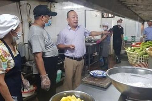 Kiểm tra an toàn thực phẩm tại các cơ sở kinh doanh dịch vụ ăn uống