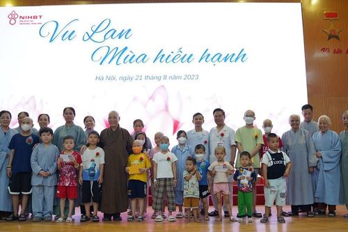 Hà Nội: Bệnh nhân Viện Huyết học - Truyền máu T.Ư đón mùa Vu lan đặc biệt