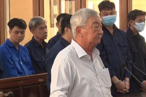 Nguyên Giám đốc Sở Tài nguyên và Môi trường Đồng Nai cùng 12 đồng phạm hầu tòa