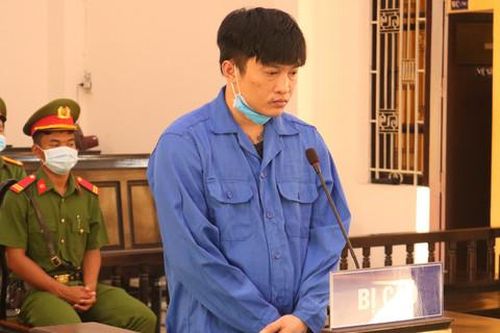 Cậu lãnh 7 năm tù vì vác dao chém cháu
