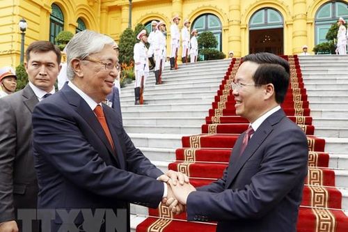 Tổng thống Kazakhstan kết thúc tốt đẹp chuyến thăm chính thức Việt Nam