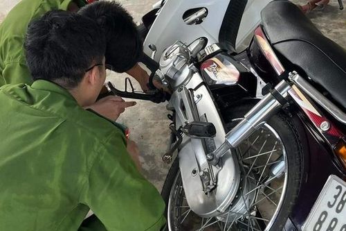 Công an tiết lộ chủ sở hữu biển số xe tứ quý 38F8-8888