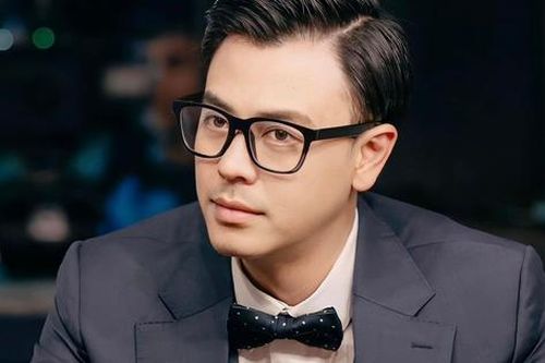 Tuấn Tú tiết lộ phản ứng của vợ khi xem cảnh chồng 'thân mật' với Hương Giang