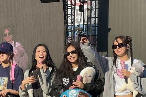 Sau Rosé tới lượt Jennie nhận nón lá trong concert tại San Francisco, V-BLINK 'thêm lụy'