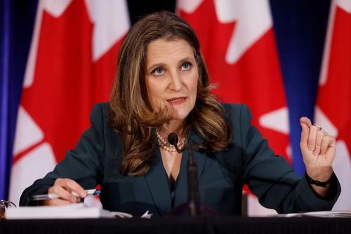 Phó Thủ tướng Canada bị phạt tốc độ, dù không có ô tô