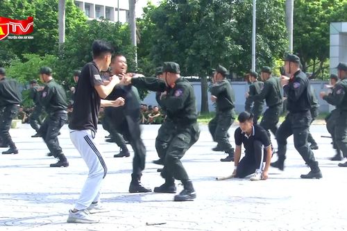 Hơn 800 chiến sĩ Cảnh sát cơ động kiểm tra điều lệnh, võ thuật