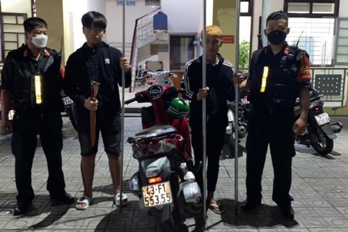 Xuyên đêm theo lực lượng 911 xử lý xe 'độ chế' và 'báo thủ'