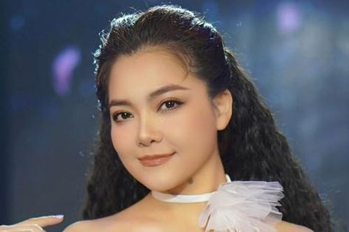 Giọng ca này khiến netizen xót xa, khi kể từng phải ngồi vất vưởng ngoài đường để đóng phim