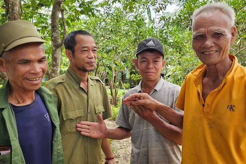 Người dựng bản làng dưới rặng Trường Sơn