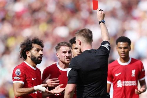 Tân binh Liverpool được xóa thẻ đỏ và án cấm 3 trận