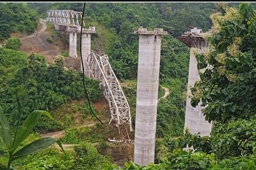 Sập cầu ở Ấn Độ, ít nhất 26 người thiệt mạng