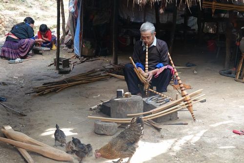 Réo rắt khèn Mông giữa sâu thẳm rừng già